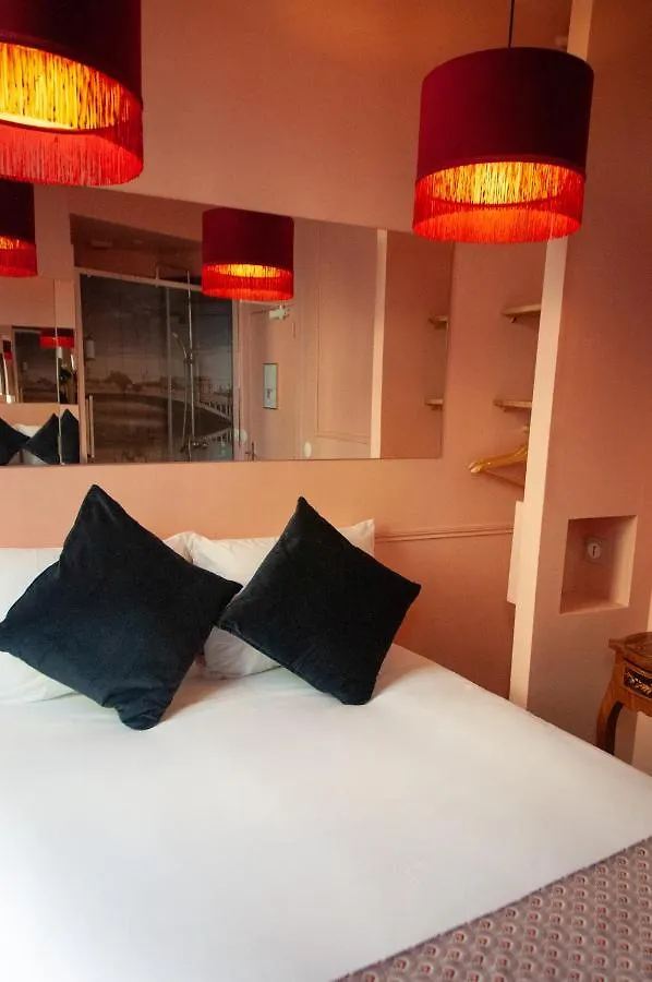 Petit Saint-honoré Hotel
