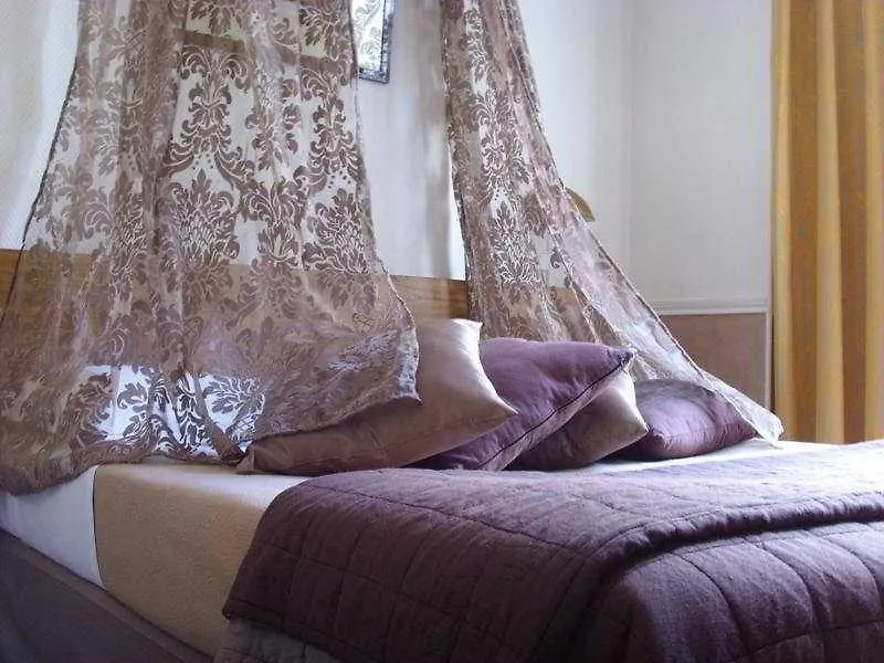 Hotel Petit Saint-honoré 2*