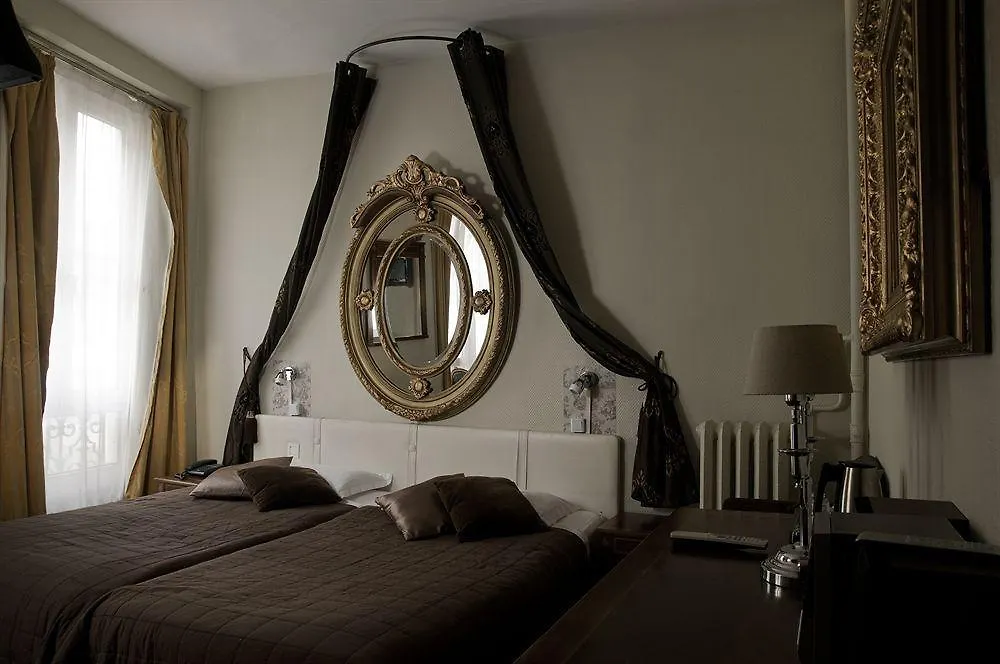 Petit Saint-honoré Hotel