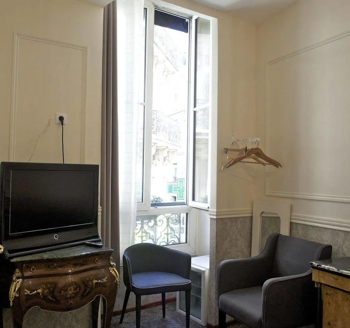 Petit Saint-honoré Hotel